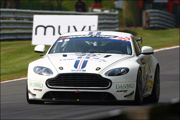 gt4-oulton-race-1