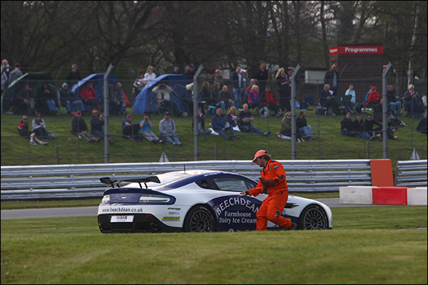 gt4-oulton-race-10