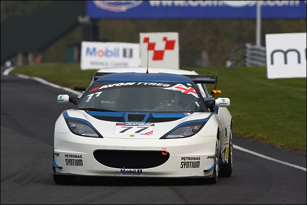 gt4-oulton-race-3