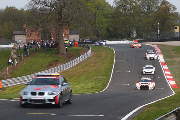 gt4-oulton-race-4