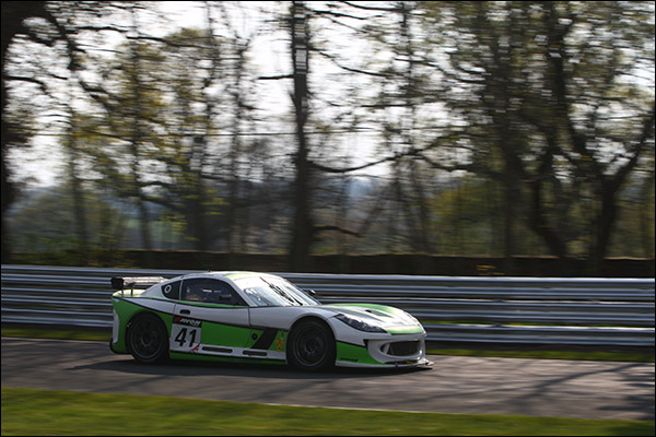 gt4-oulton-race-7