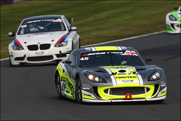 gt4-oulton-race-9