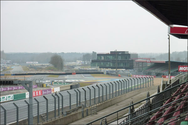 porsche-centre-le-mans-01