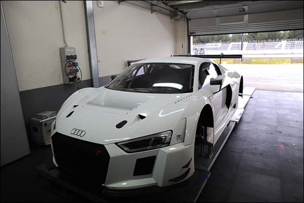 2015-Audi-R8-LMS-Ricard-test