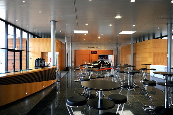 mistral-hall-03