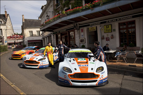 Stanaway-Lauda-Turner-outside-the-Hotel-de-France