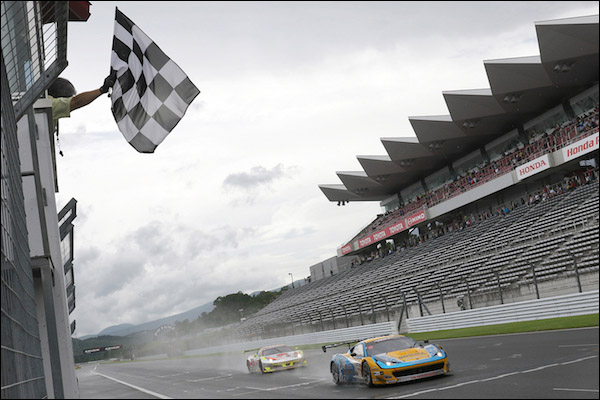 GT-Asia_Fuji_R1_cheq_flag