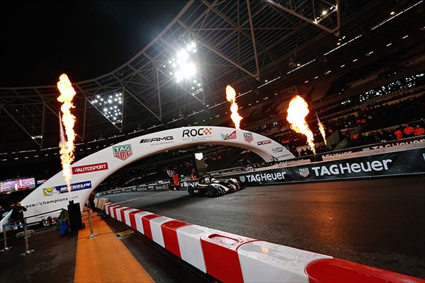 Sebastian Vettel (GER) crosses the line in the Radical SR3 RSX to win the first round of the final