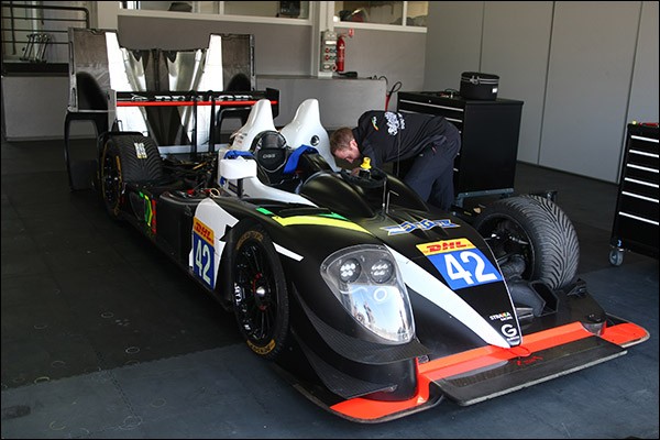 42-Strakka-Gibson-015S-Nissan-02