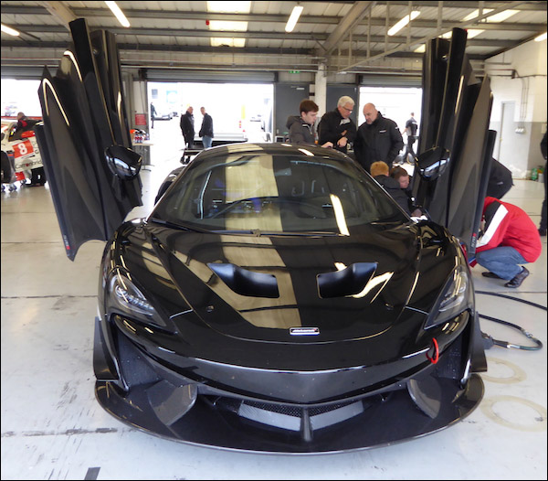 Mclaren-570-GT4-1