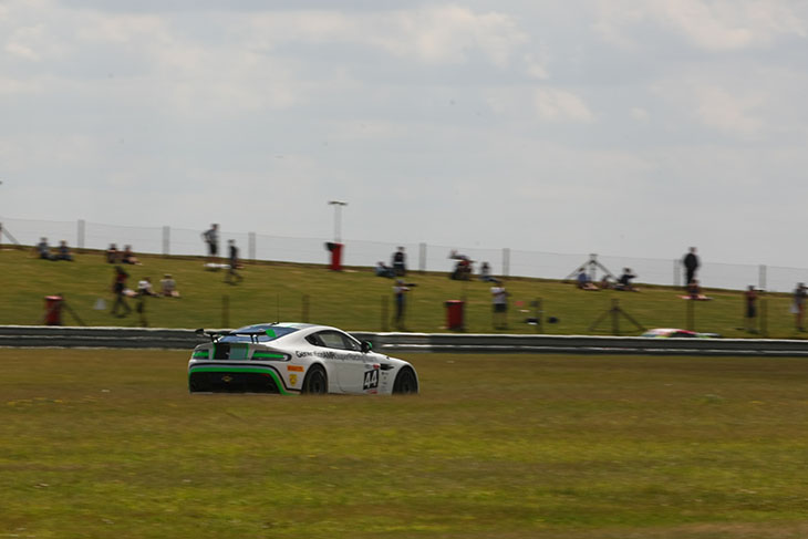 44-Generation-Aston-Martin-BGT-2016-Snetterton-Practice-2