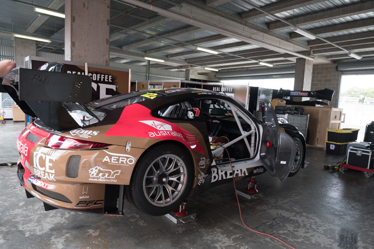Competition-Motorsports-Porsche-bathurst-12-2017-paddock