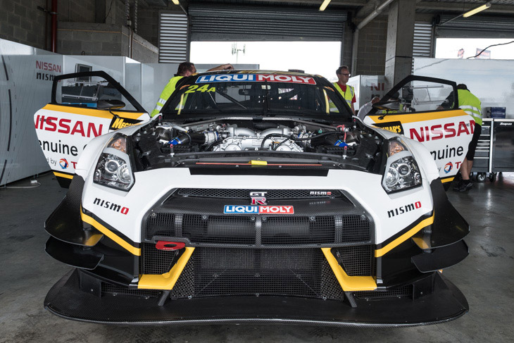 Nissan-Australia-GT-R-bathurst-12-2017-paddock