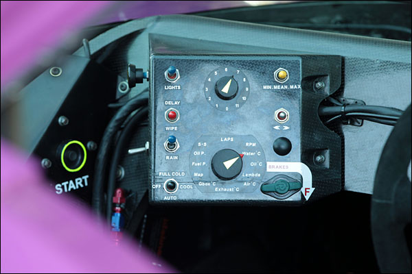 Nic_Minassian_Jaguar_XJR14_20130726_02
