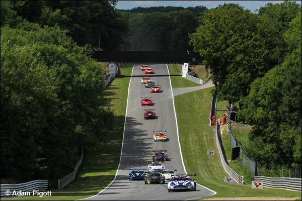 British_GT_Brands_2013_Race_0001