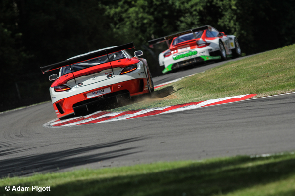 British_GT_Brands_2013_Race_0009