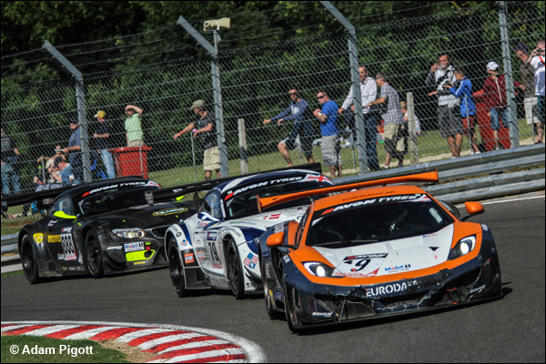 British_GT_Brands_2013_Race_0016
