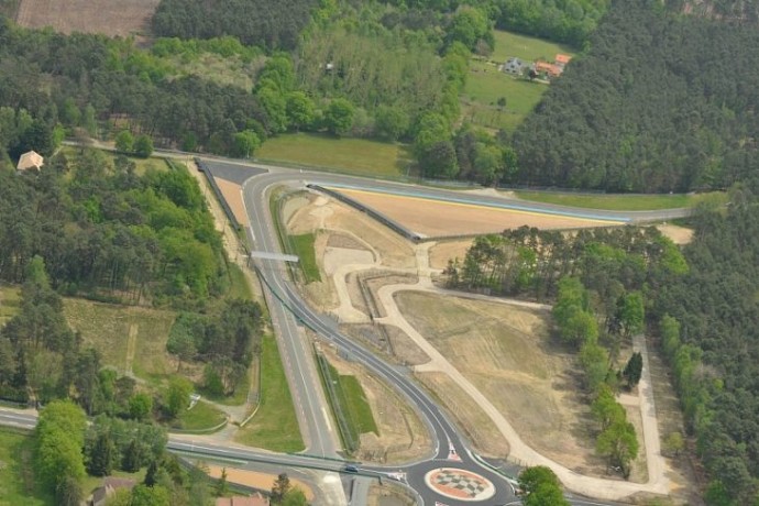 Resurfacing work at Le Mans