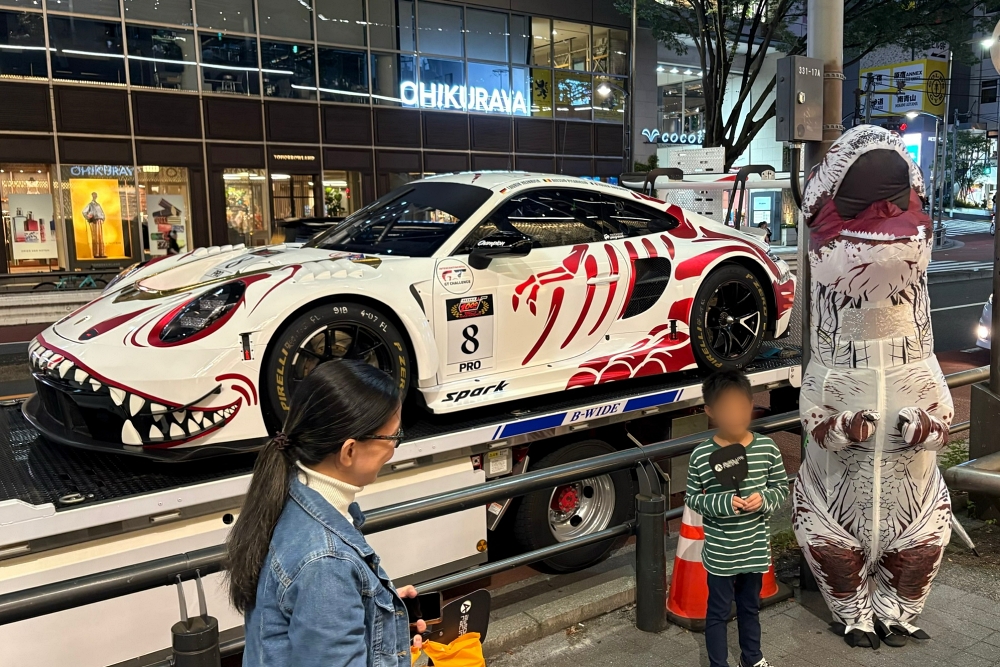 Absolute Racing Porsches Tour Tokyo Ahead Of Suzuka 1000KM